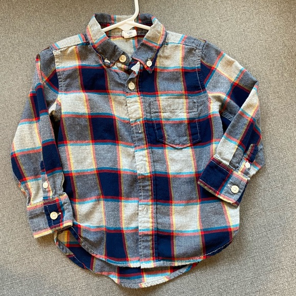 2 Gap button down shirts - Picture 2 of 7